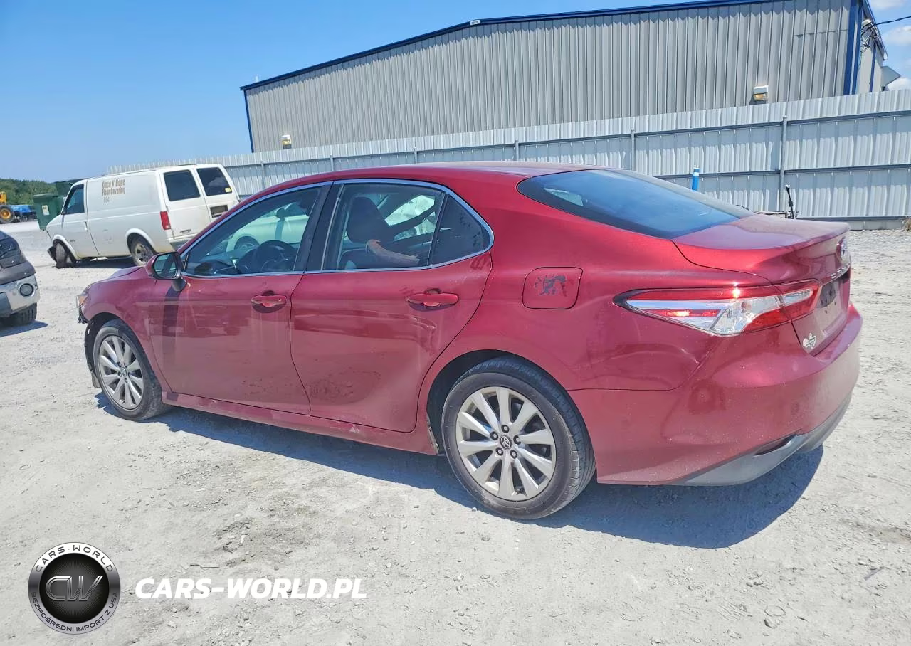 2018 Toyota Camry Le VIN:4T1B11HK8JU555446 - 2