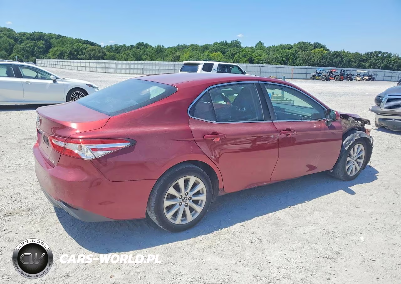 2018 Toyota Camry Le VIN:4T1B11HK8JU555446 - 3