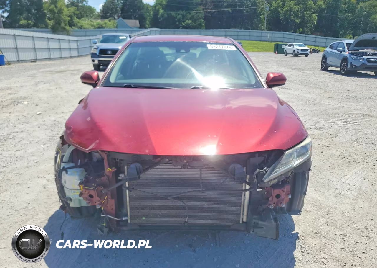 2018 Toyota Camry Le VIN:4T1B11HK8JU555446 - 5