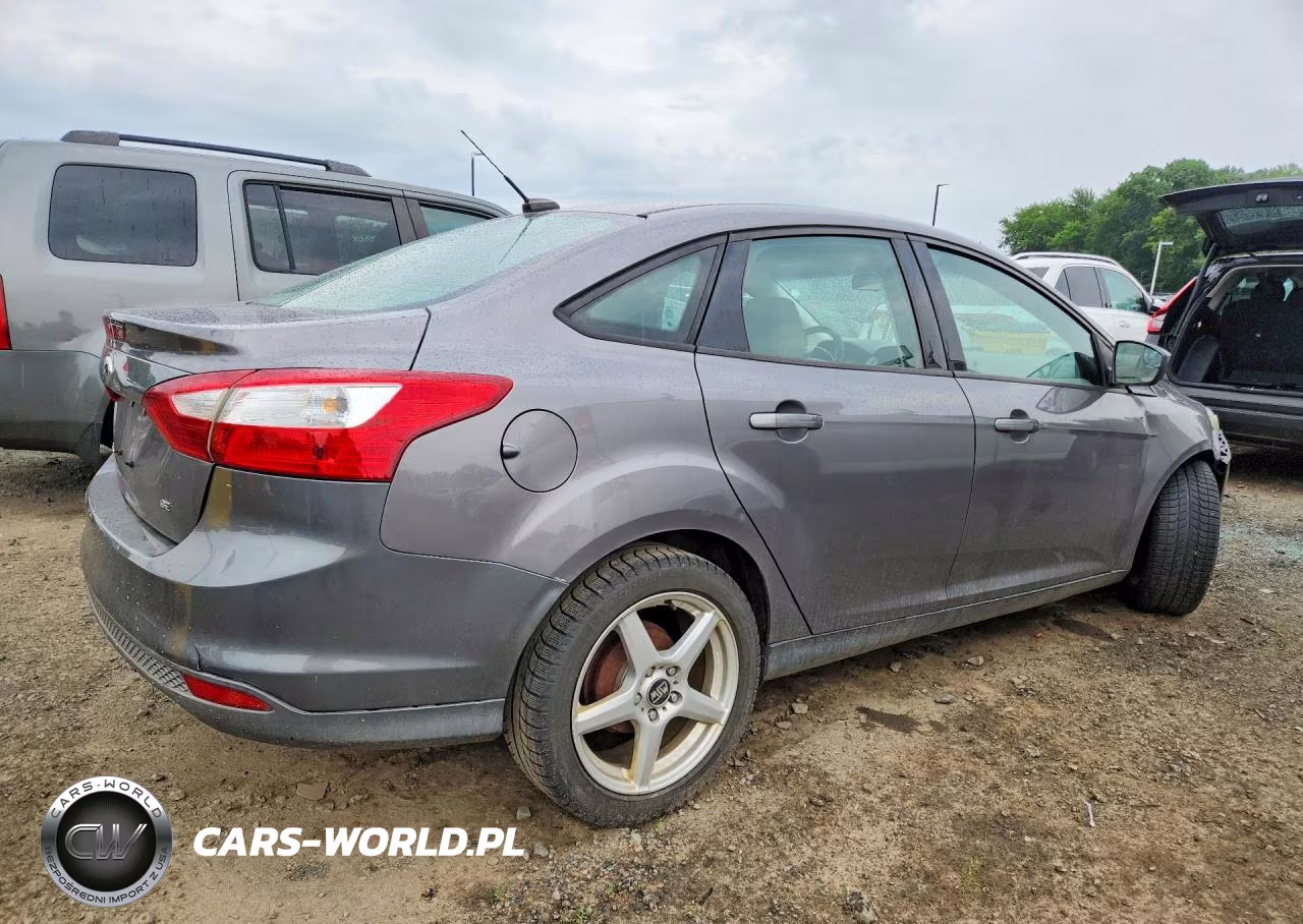 2012 Ford Focus Se VIN:1FAHP3F25CL193201 - 3
