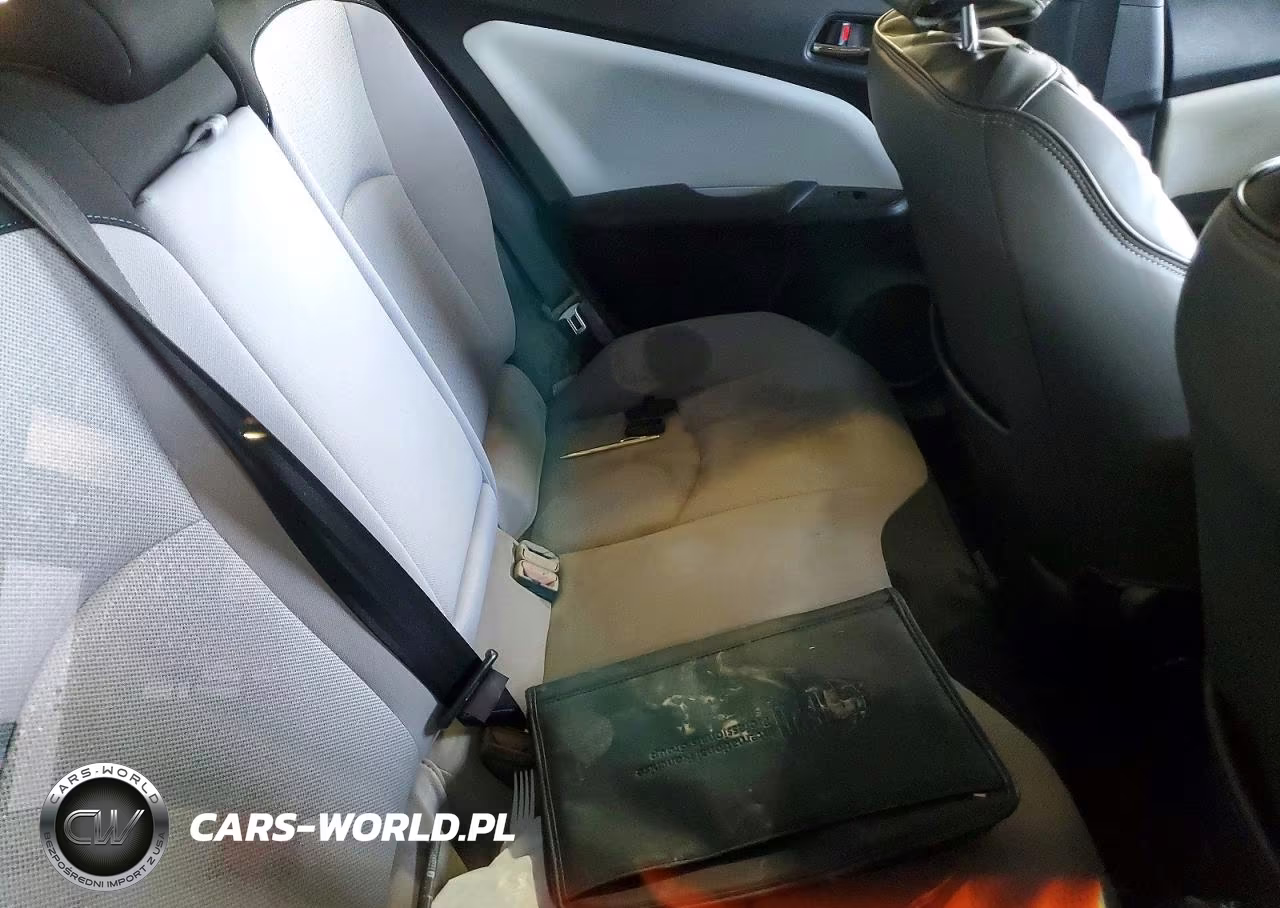 2020 Toyota Prius Le Awd-E VIN:JTDL9RFU9L3018789 - 10
