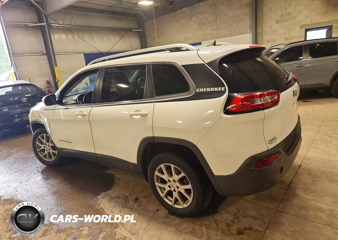 2016 Jeep Cherokee Latitude VIN:1C4PJLCB2GW355902 - 2