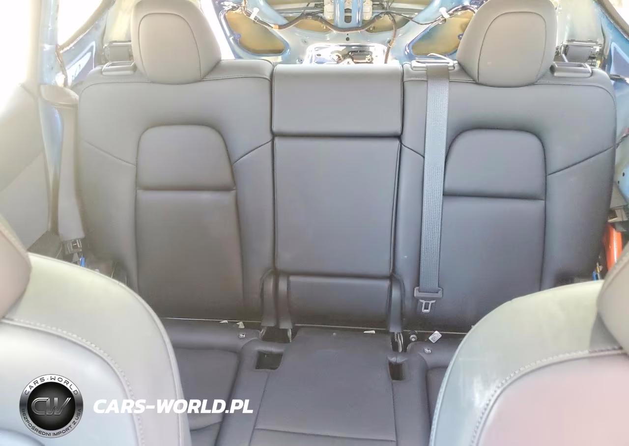 2022 Tesla Model Y VIN:7SAYGDEF8NF348417 - 10