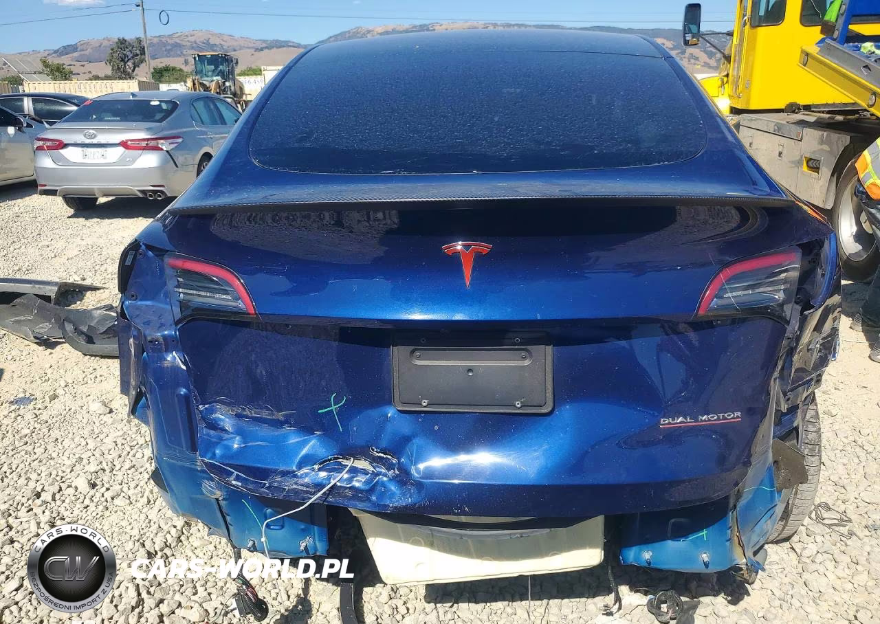 2022 Tesla Model Y VIN:7SAYGDEF8NF348417 - 6