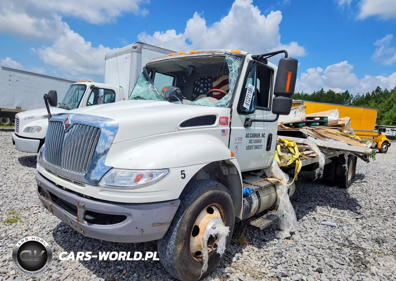 2016 International 4300 Box Truck