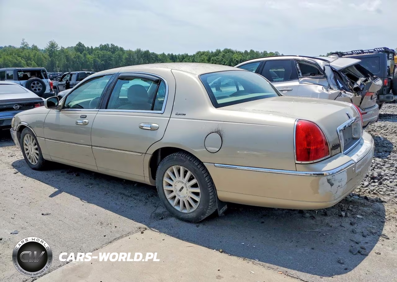 2004 Lincoln Town Car Executive VIN:1LNHM81W04Y679666 - 2