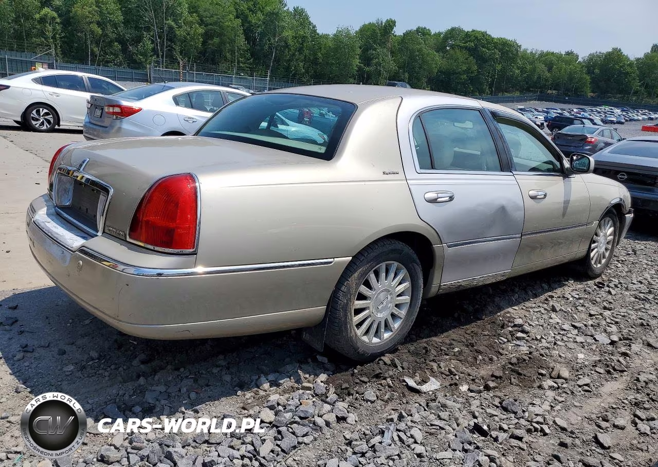 2004 Lincoln Town Car Executive VIN:1LNHM81W04Y679666 - 3