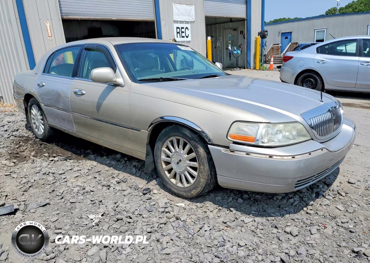 2004 Lincoln Town Car Executive VIN:1LNHM81W04Y679666 - 4