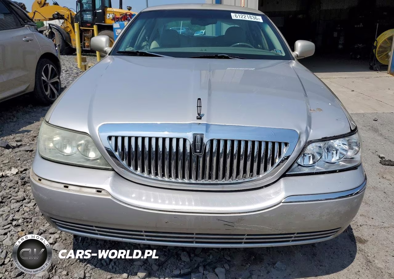 2004 Lincoln Town Car Executive VIN:1LNHM81W04Y679666 - 5