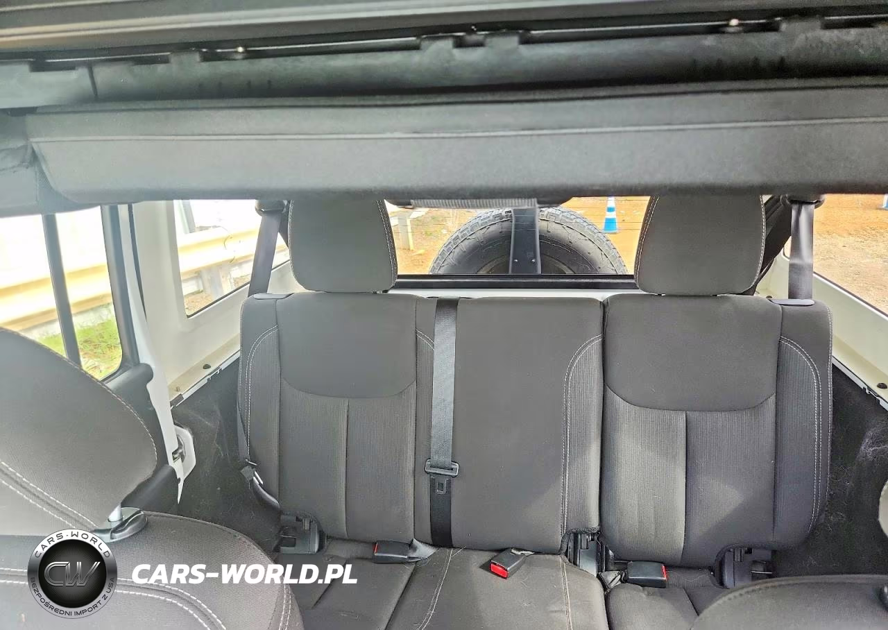 2017 Jeep Wrangler Unlimited Sahara VIN:1C4BJWEG6HL581707 - 10