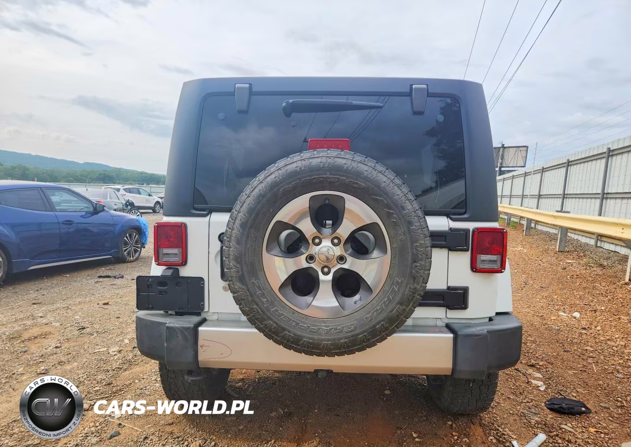 2017 Jeep Wrangler Unlimited Sahara VIN:1C4BJWEG6HL581707 - 6