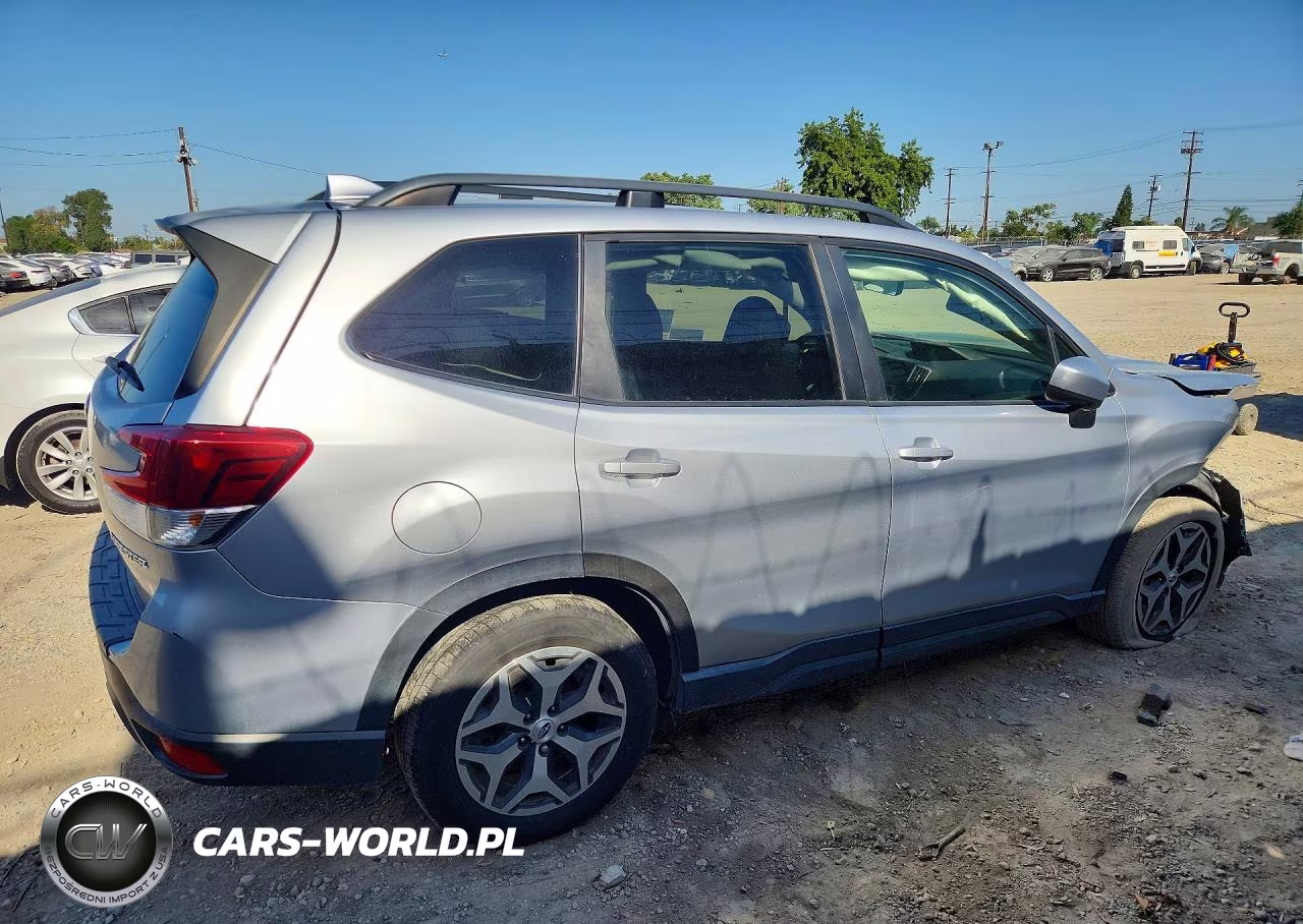 2020 Subaru Forester Premium VIN:JF2SKAJC3LH412051 - 3