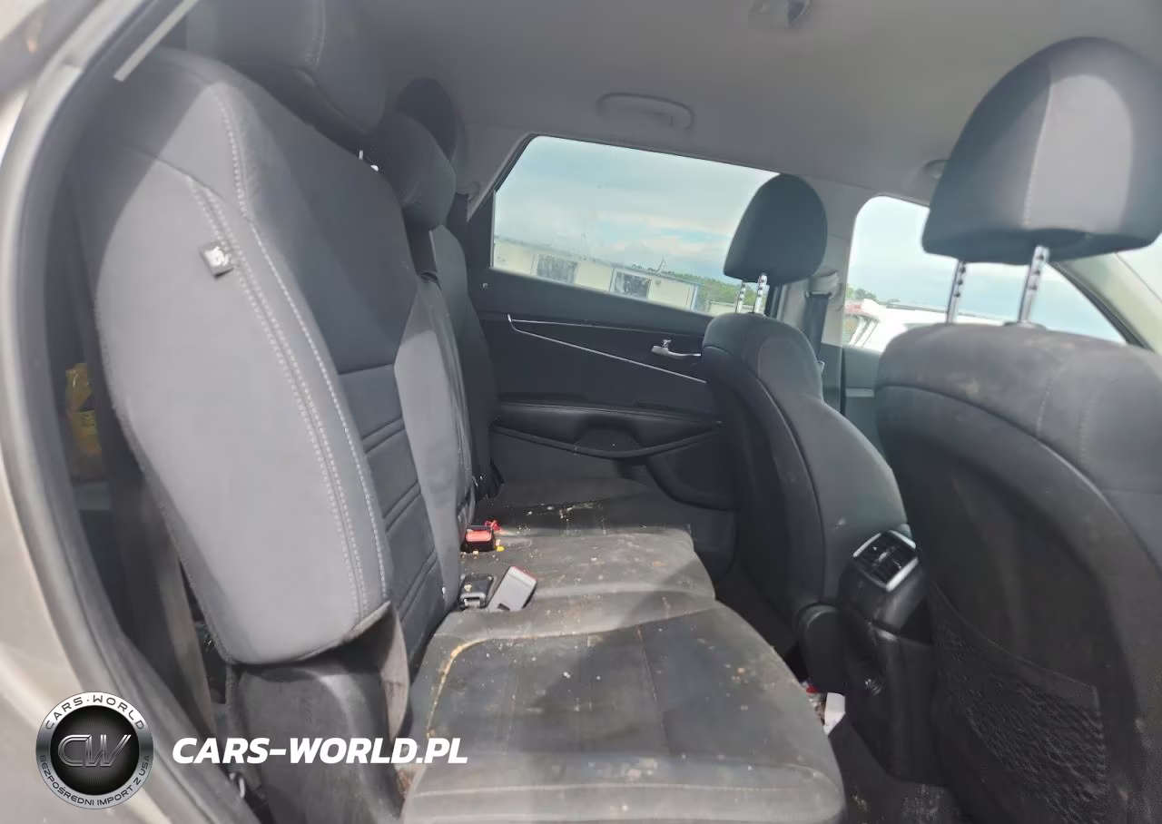 2019 Kia Sorento L VIN:5XYPG4A34KG509709 - 11