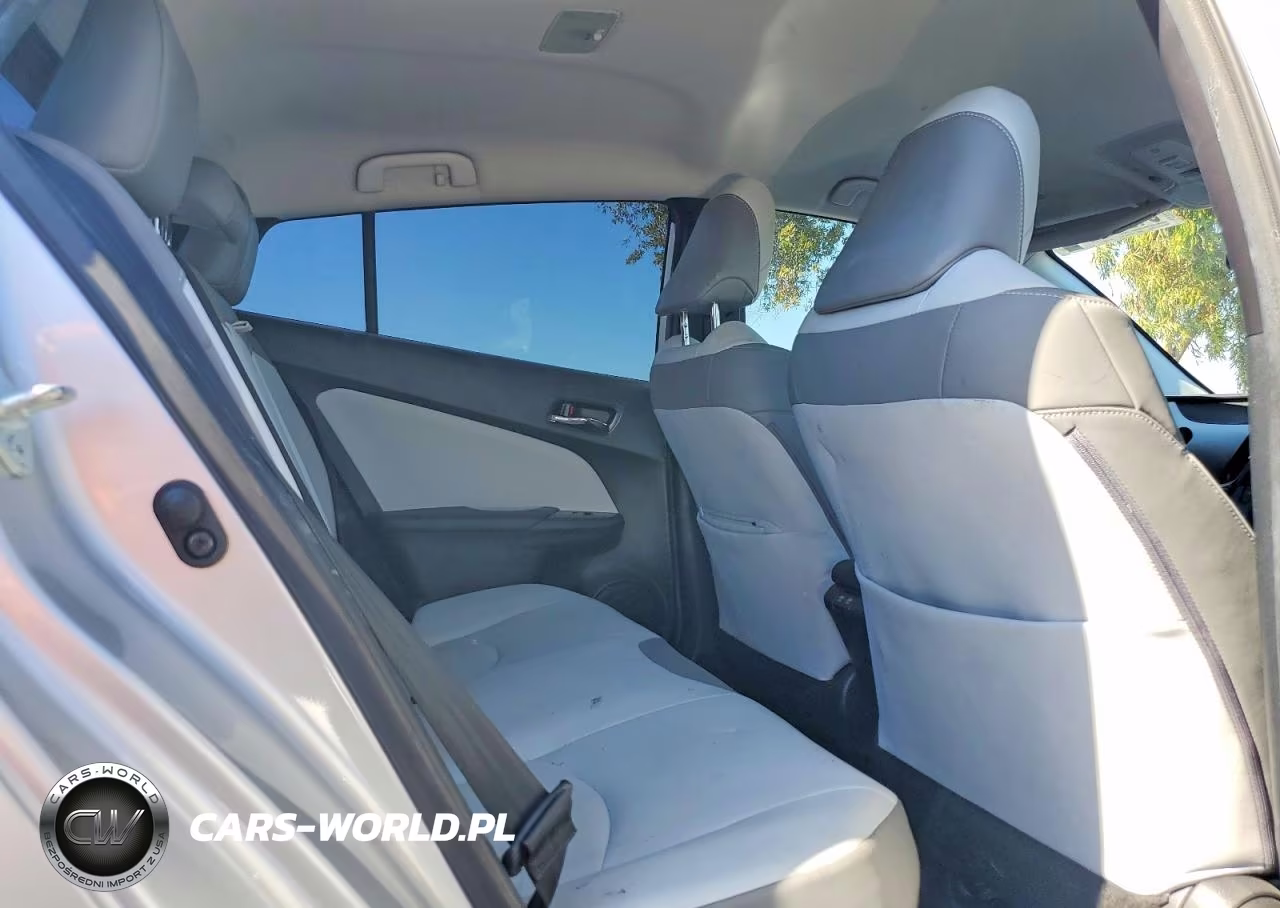 2021 Toyota Prius Prime Limited VIN:JTDKAMFP3M3172089 - 10