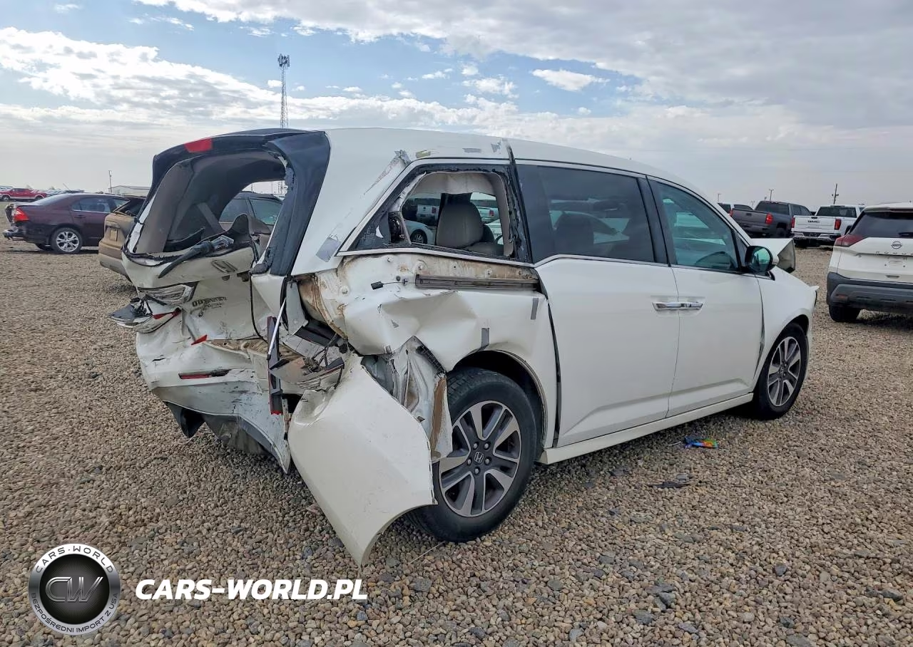 2014 Honda Odyssey Touring VIN:5FNRL5H93EB045179 - 3