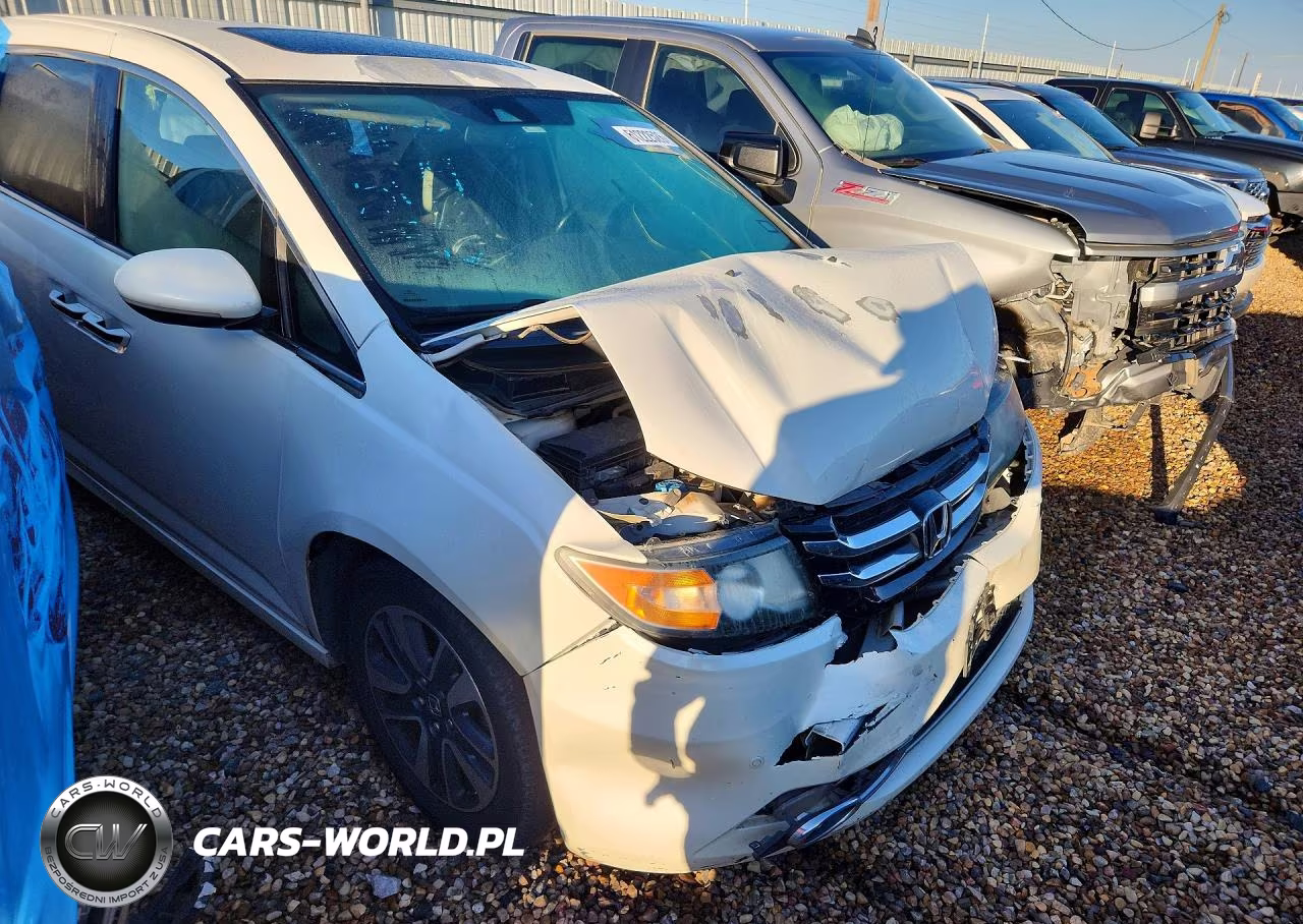 2014 Honda Odyssey Touring VIN:5FNRL5H93EB045179 - 4