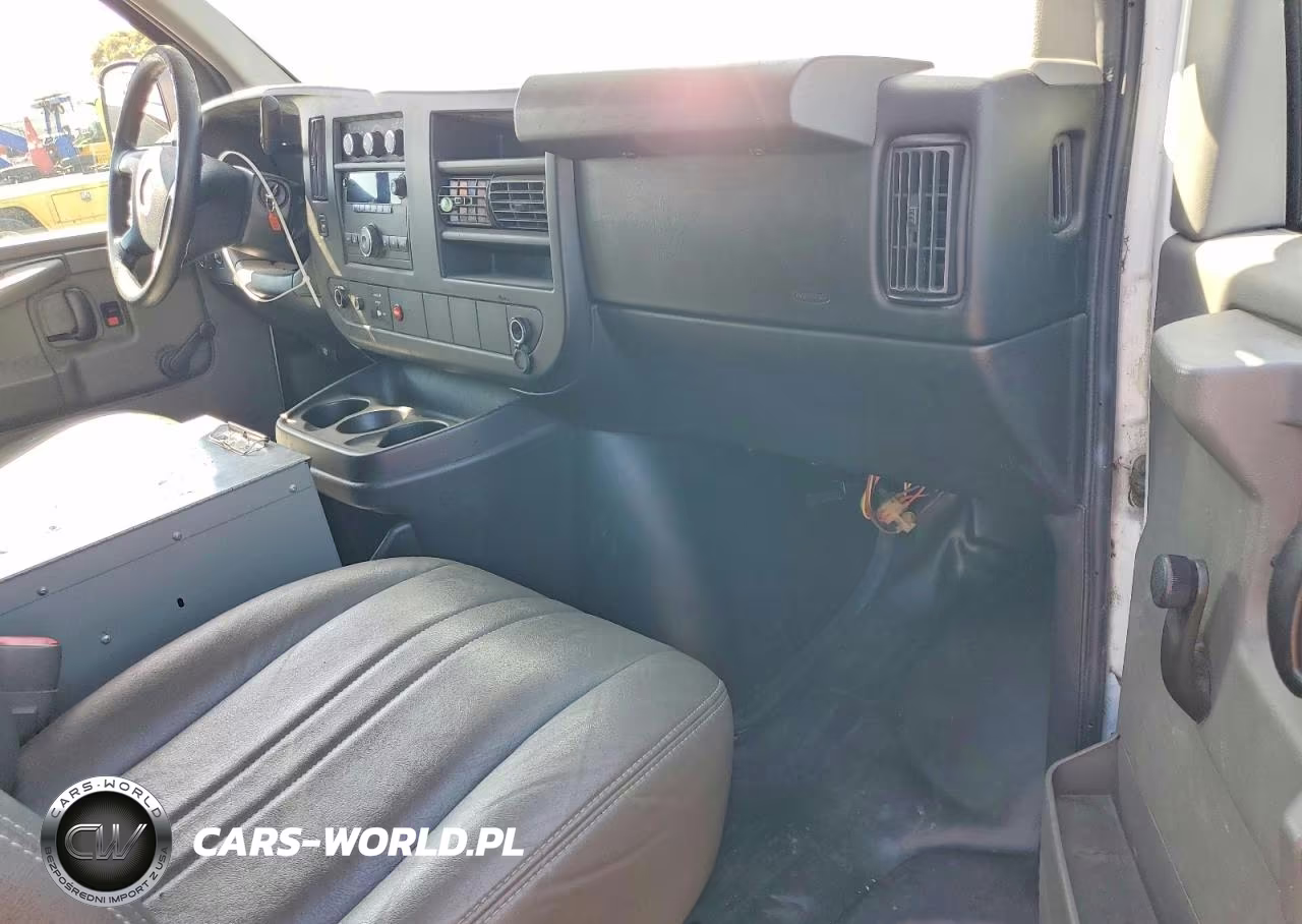 2012 Chevrolet Express G2500 VIN:1GCWGFCB2C1116997 - 9