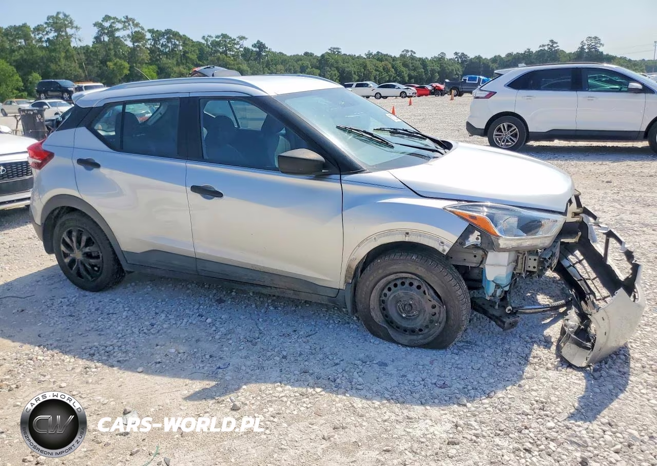 2019 Nissan Kicks S VIN:3N1CP5CU1KL493149 - 4