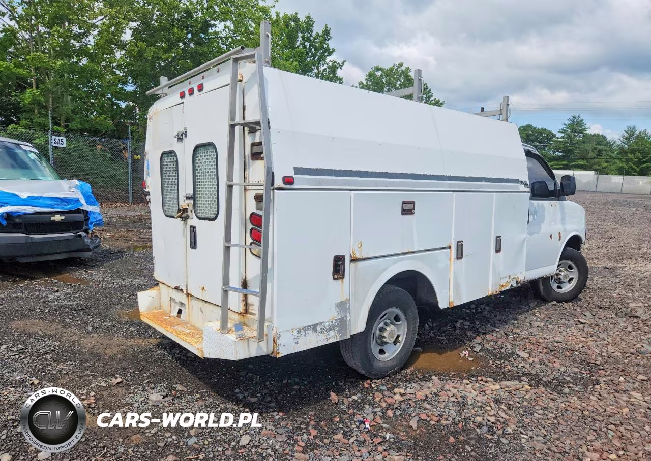 2005 Chevrolet Express G3500 VIN:1GBHG31UX51110965 - 3