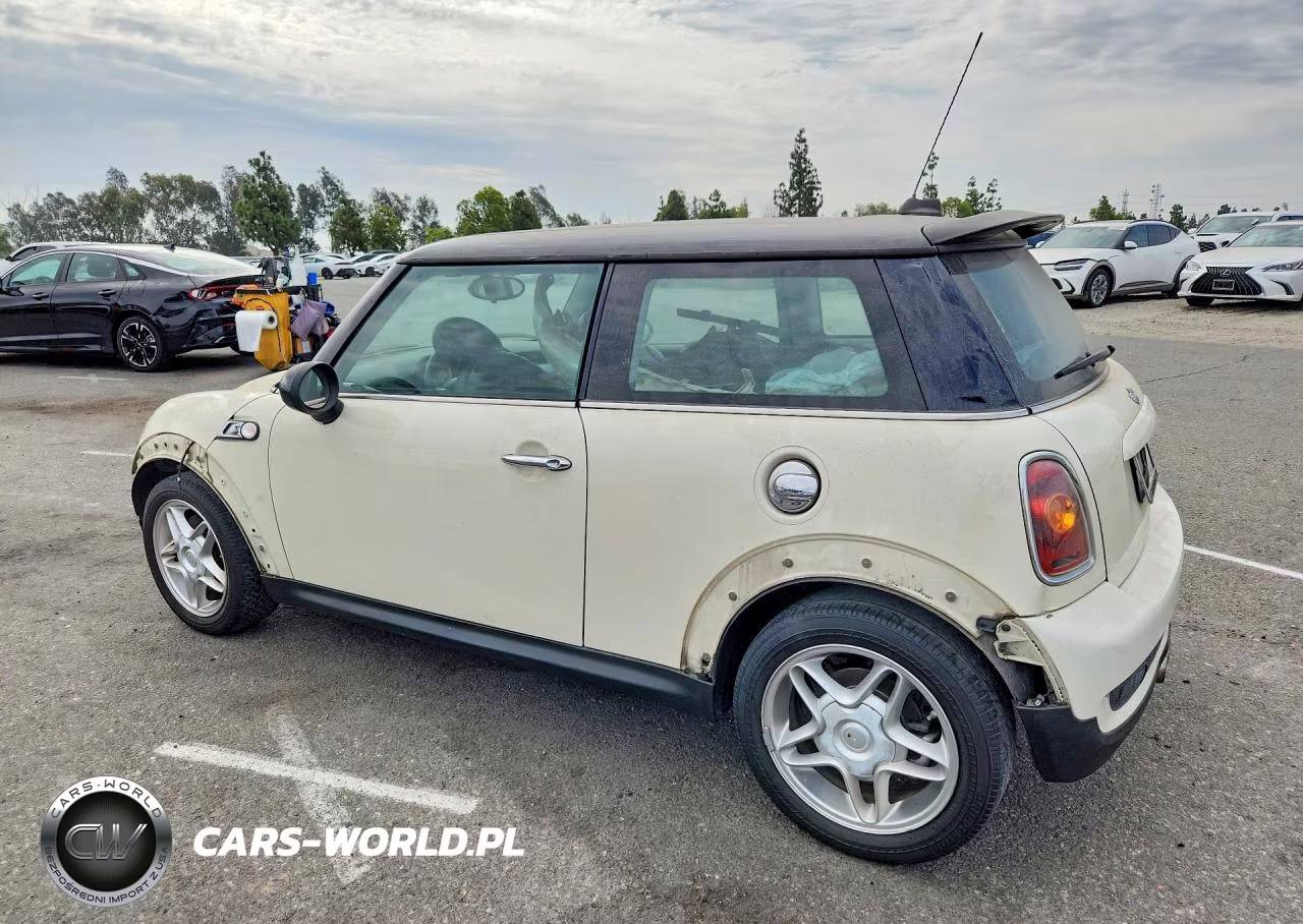 2008 Mini Cooper S VIN:WMWMF73518TT87004 - 2