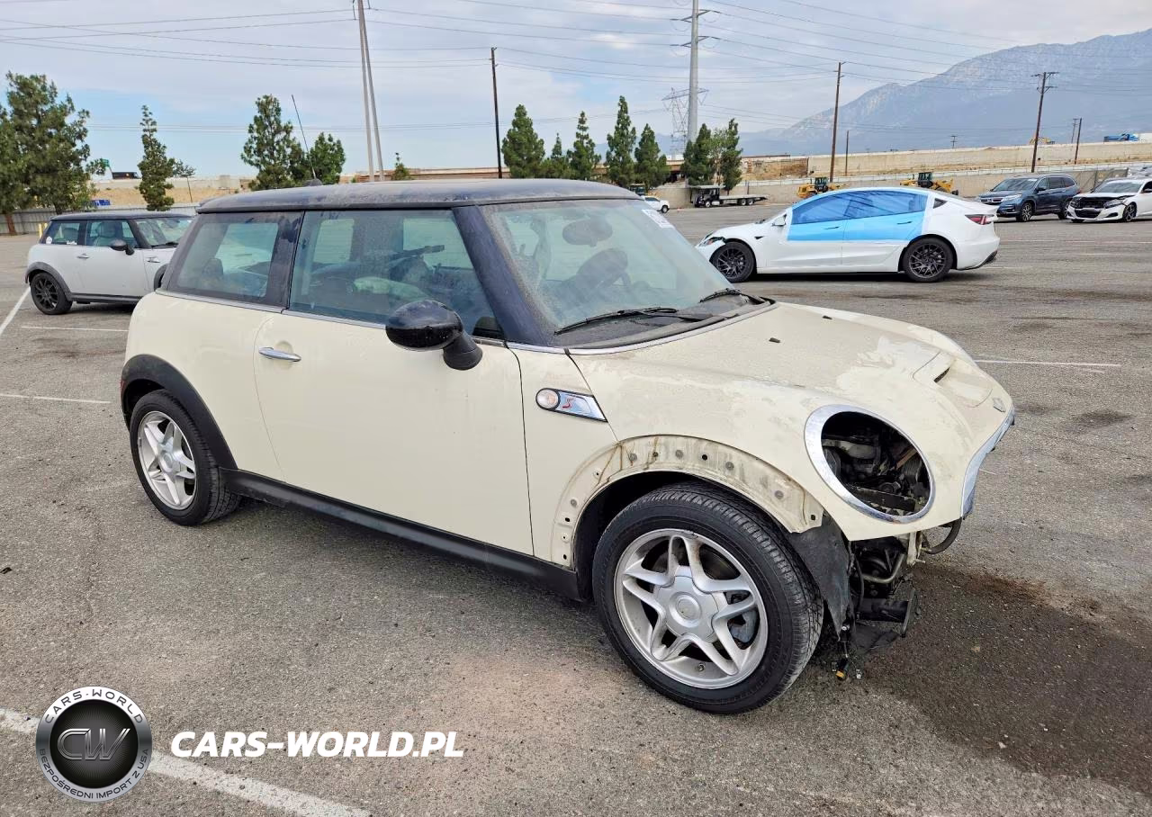 2008 Mini Cooper S VIN:WMWMF73518TT87004 - 4