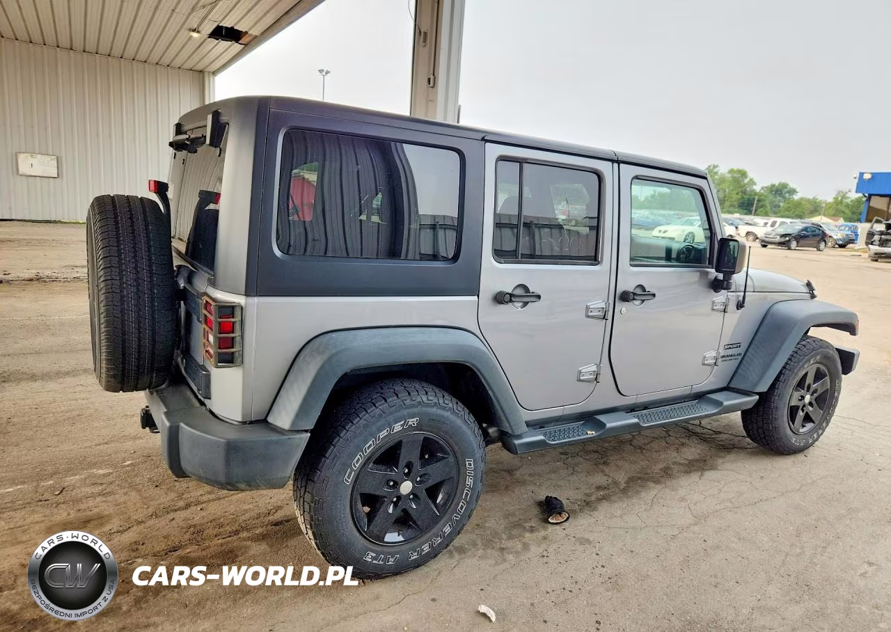 2015 Jeep Wrangler Unlimited Sport VIN:1C4BJWDG0FL544411 - 3