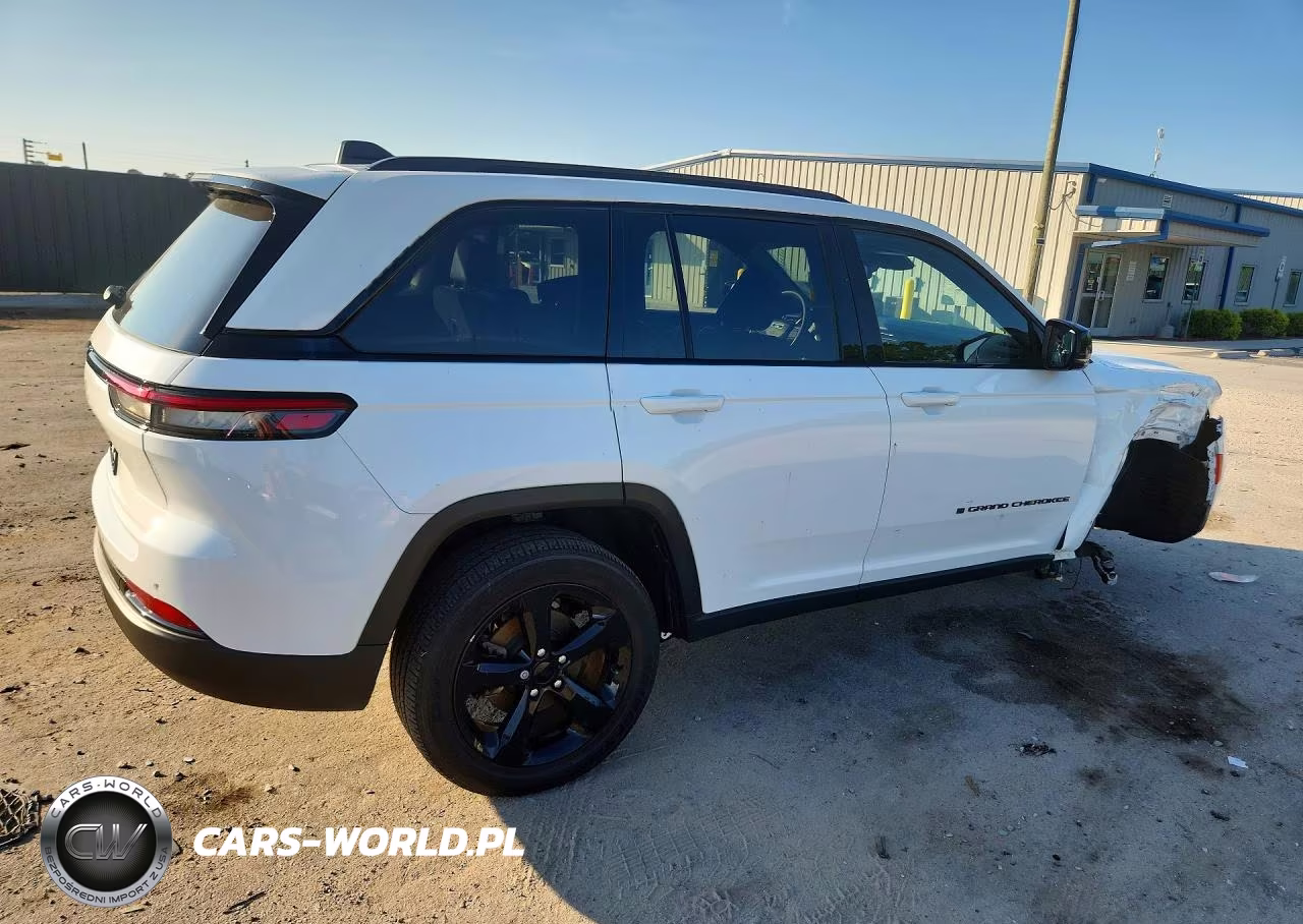 2023 Jeep Grand Cherokee Laredo VIN:1C4RJHAG5PC561382 - 3