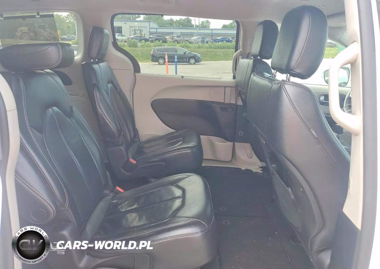 2022 Chrysler Pacifica Touring L VIN:2C4RC1BG2NR233714 - 11