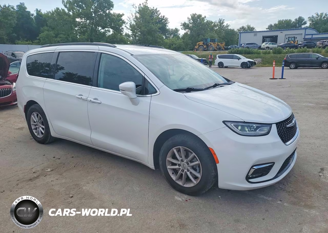 2022 Chrysler Pacifica Touring L VIN:2C4RC1BG2NR233714 - 4