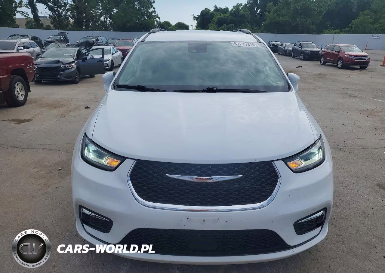 2022 Chrysler Pacifica Touring L VIN:2C4RC1BG2NR233714 - 5