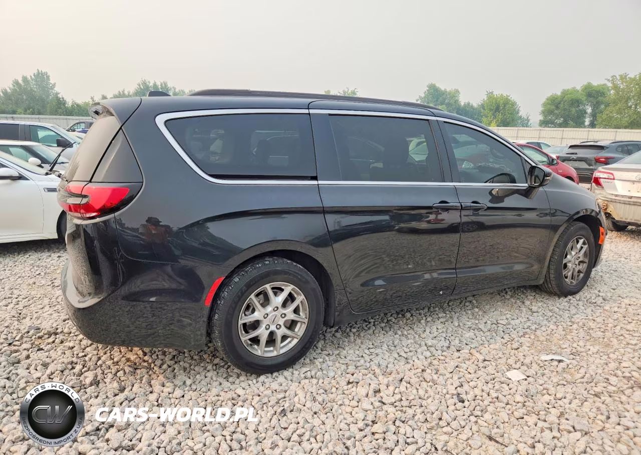 2022 Chrysler Pacifica Touring L VIN:2C4RC1BG8NR128823 - 3