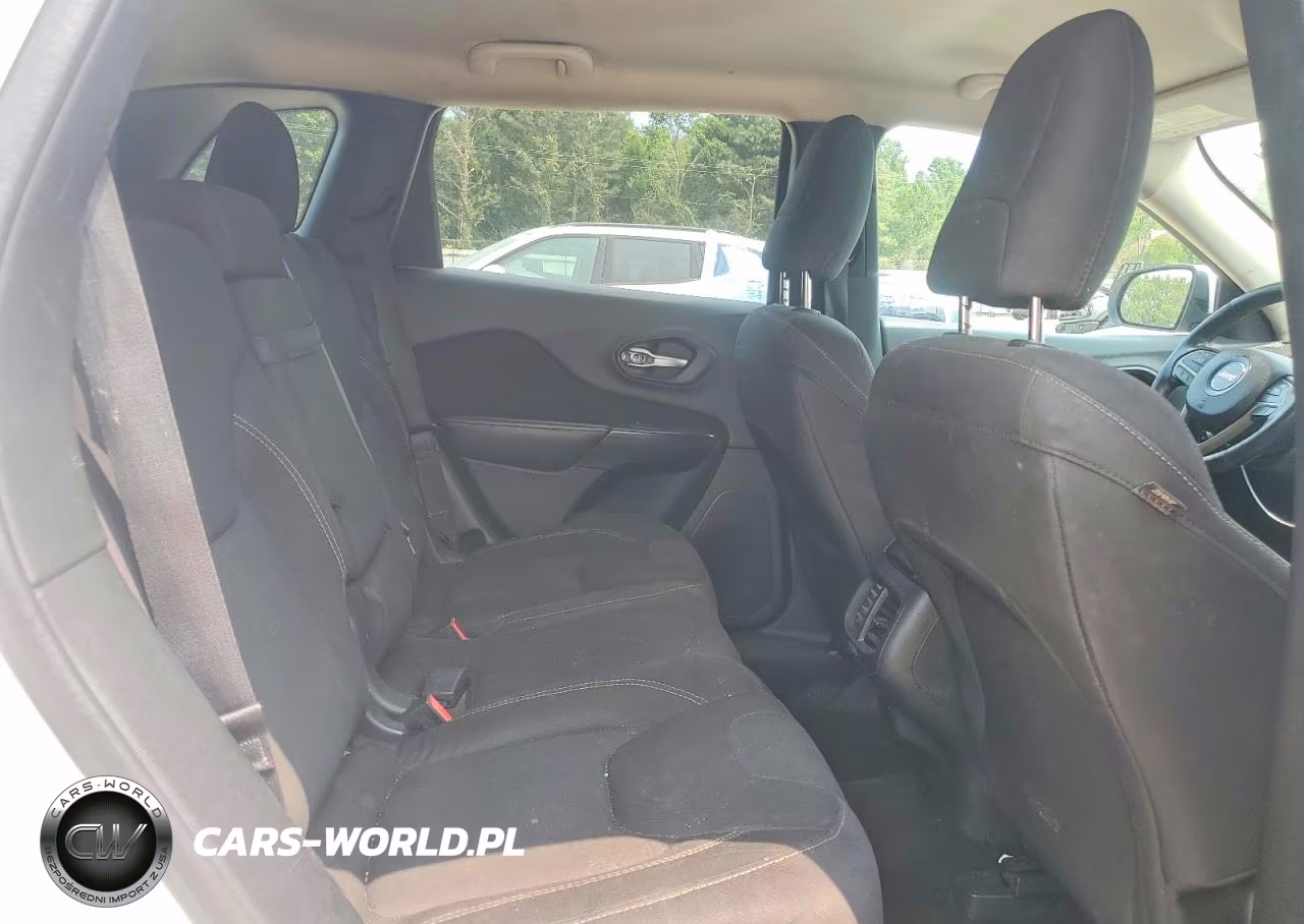 2016 Jeep Cherokee Latitude VIN:1C4PJMCB7GW145883 - 10