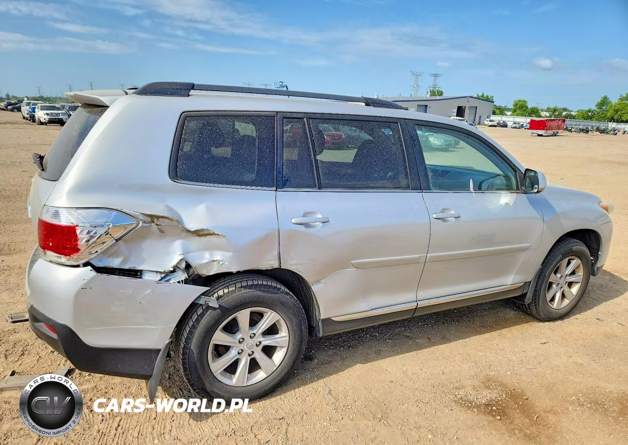 2011 Toyota Highlander Base VIN:5TDBK3EH1BS070903 - 3