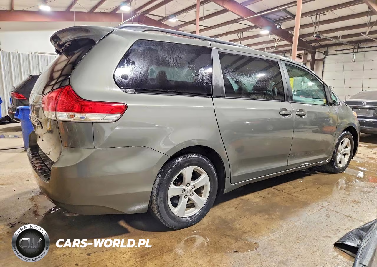 2011 Toyota Sienna Le VIN:5TDKK3DCXBS148133 - 3