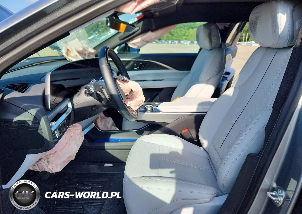 2025 Cadillac Lyriq Luxury VIN:1GYKPTRL8SZ315947 - 7