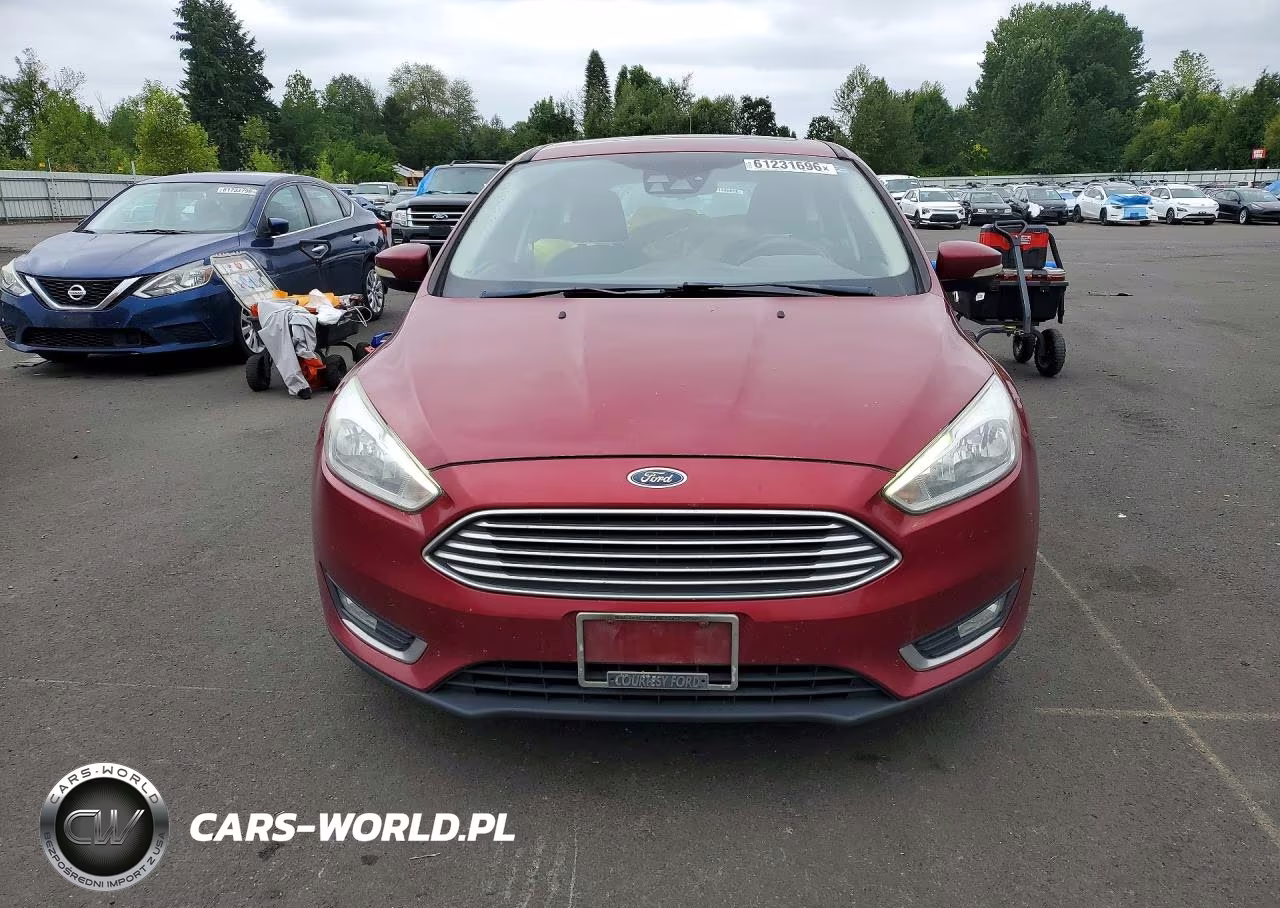 2016 Ford Focus Titanium VIN:1FADP3N21GL301769 - 5