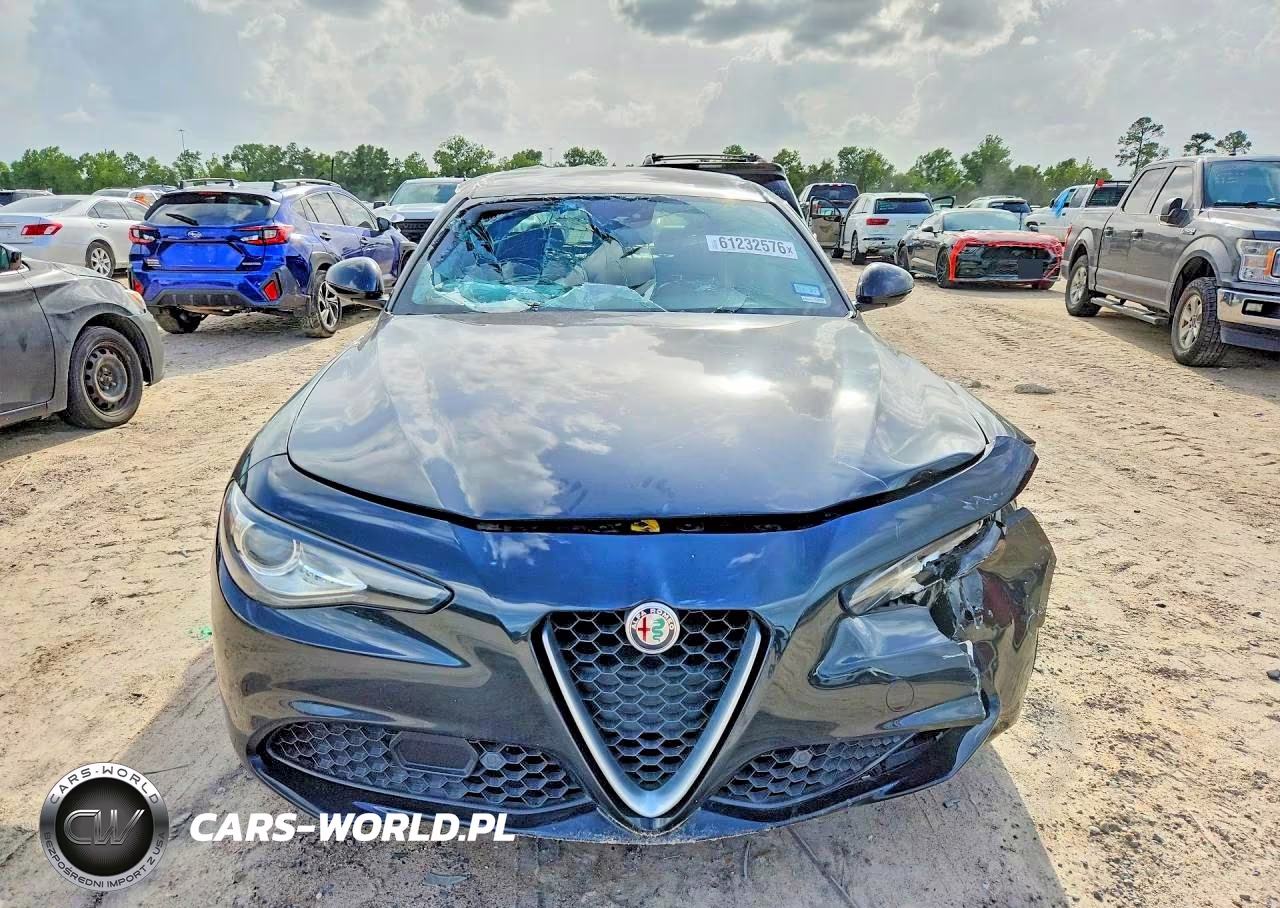 2017 Alfa Romeo Giulia Ti Q4 VIN:ZARFAEEN3H7557275 - 5