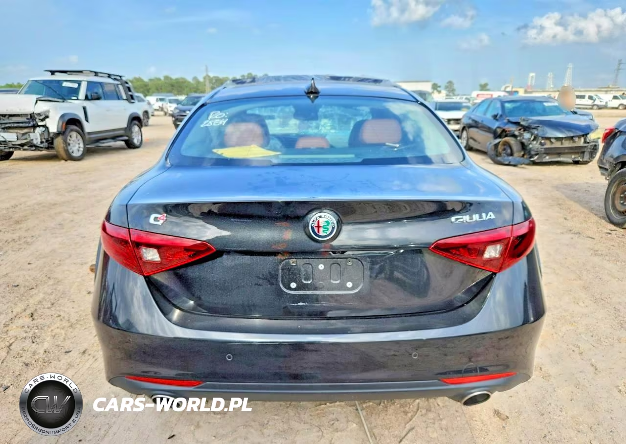 2017 Alfa Romeo Giulia Ti Q4 VIN:ZARFAEEN3H7557275 - 6