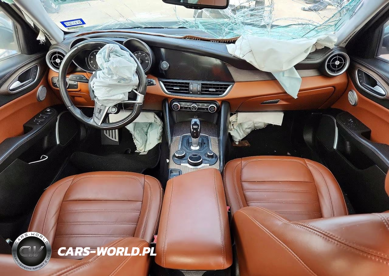 2017 Alfa Romeo Giulia Ti Q4 VIN:ZARFAEEN3H7557275 - 8