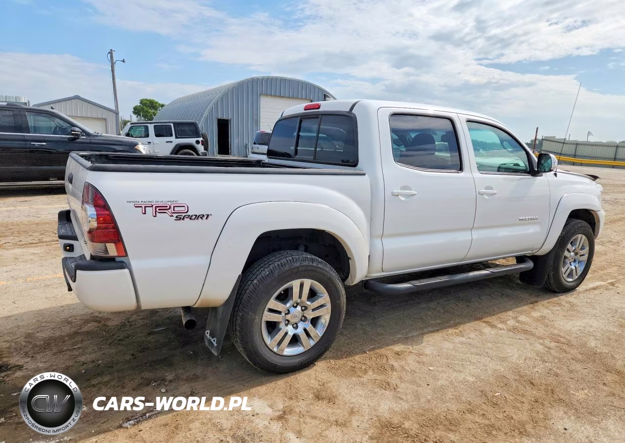 2012 Toyota Tacoma Double Cab VIN:3TMLU4EN1CM092363 - 3
