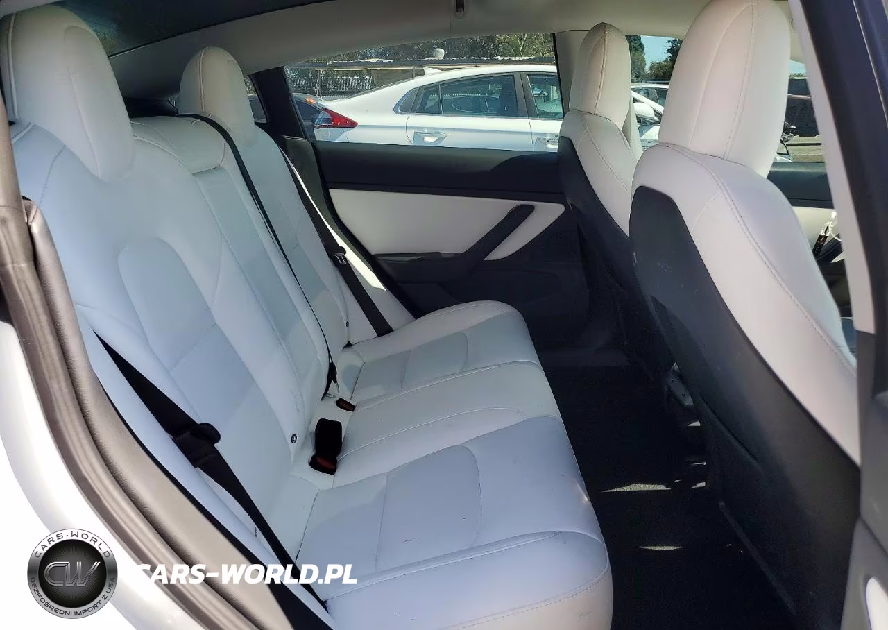 2018 Tesla Model 3 VIN:5YJ3E1EB8JF135552 - 10