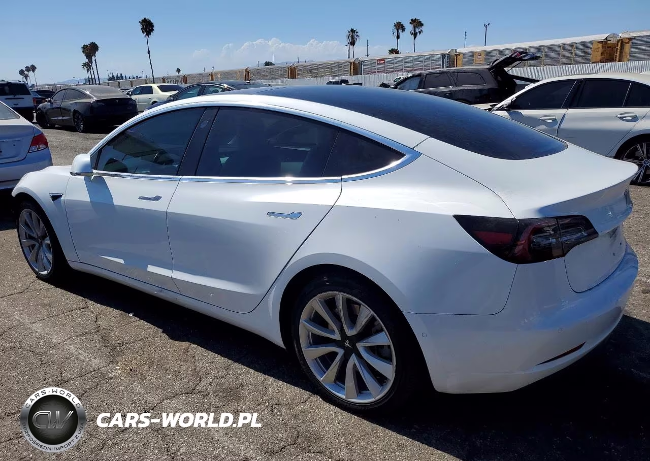 2018 Tesla Model 3 VIN:5YJ3E1EB8JF135552 - 2