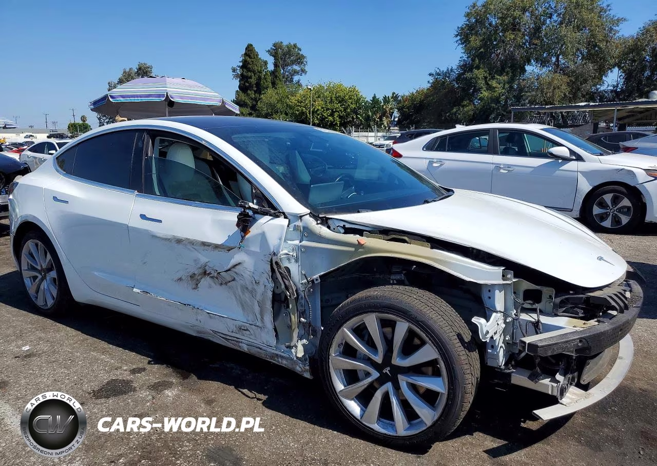 2018 Tesla Model 3 VIN:5YJ3E1EB8JF135552 - 4