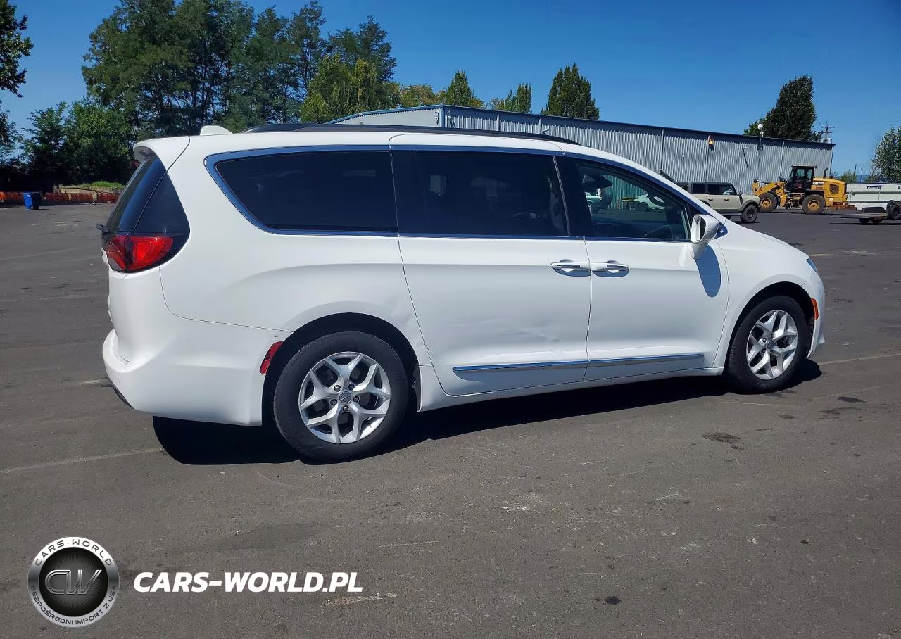 2017 Chrysler Pacifica VIN:2C4RC1BG1HR816117 - 3
