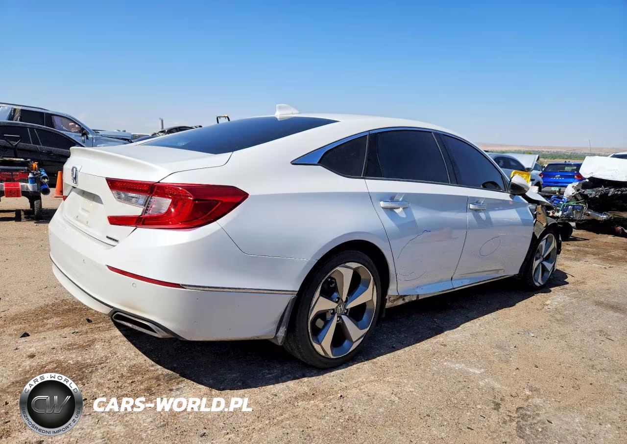 2018 Honda Accord Touring VIN:1HGCV1F92JA218481 - 3