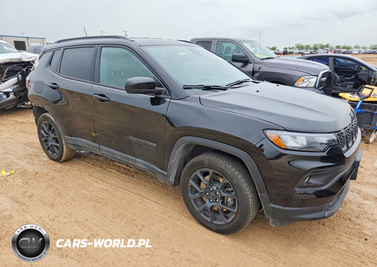 2025 Jeep Compass Latitude VIN:3C4NJDBN1ST557931 - 4