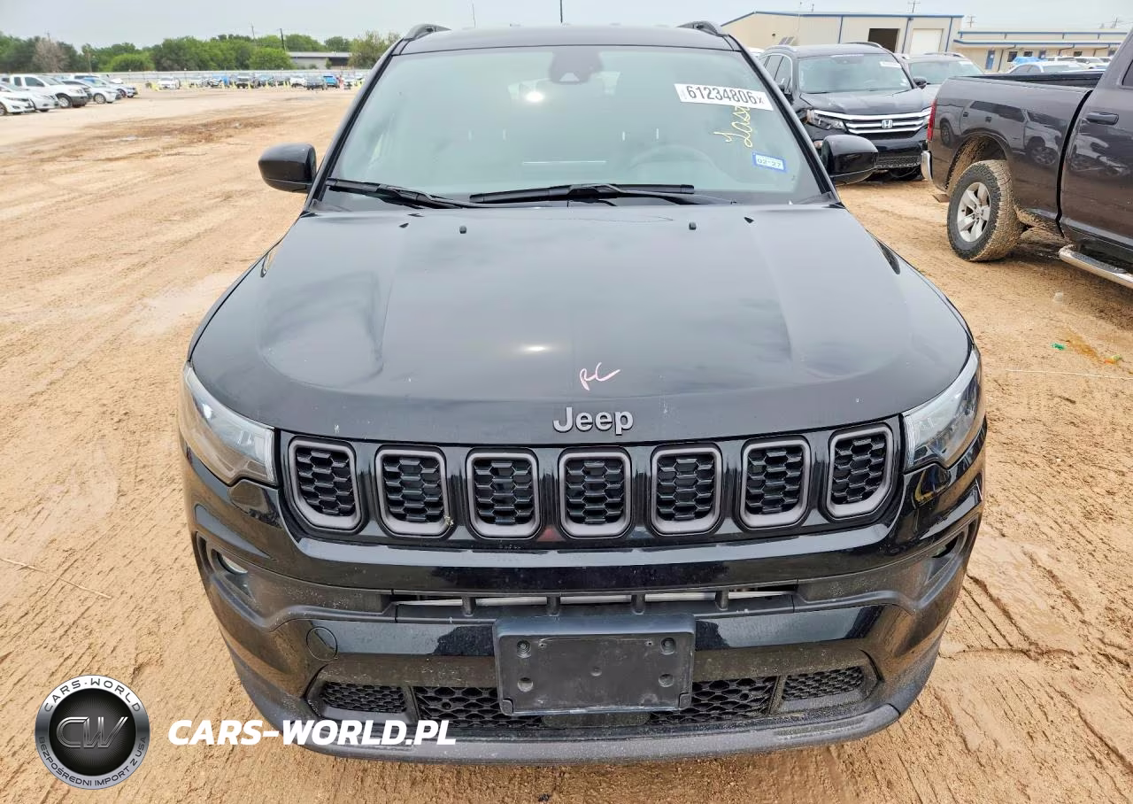 2025 Jeep Compass Latitude VIN:3C4NJDBN1ST557931 - 5