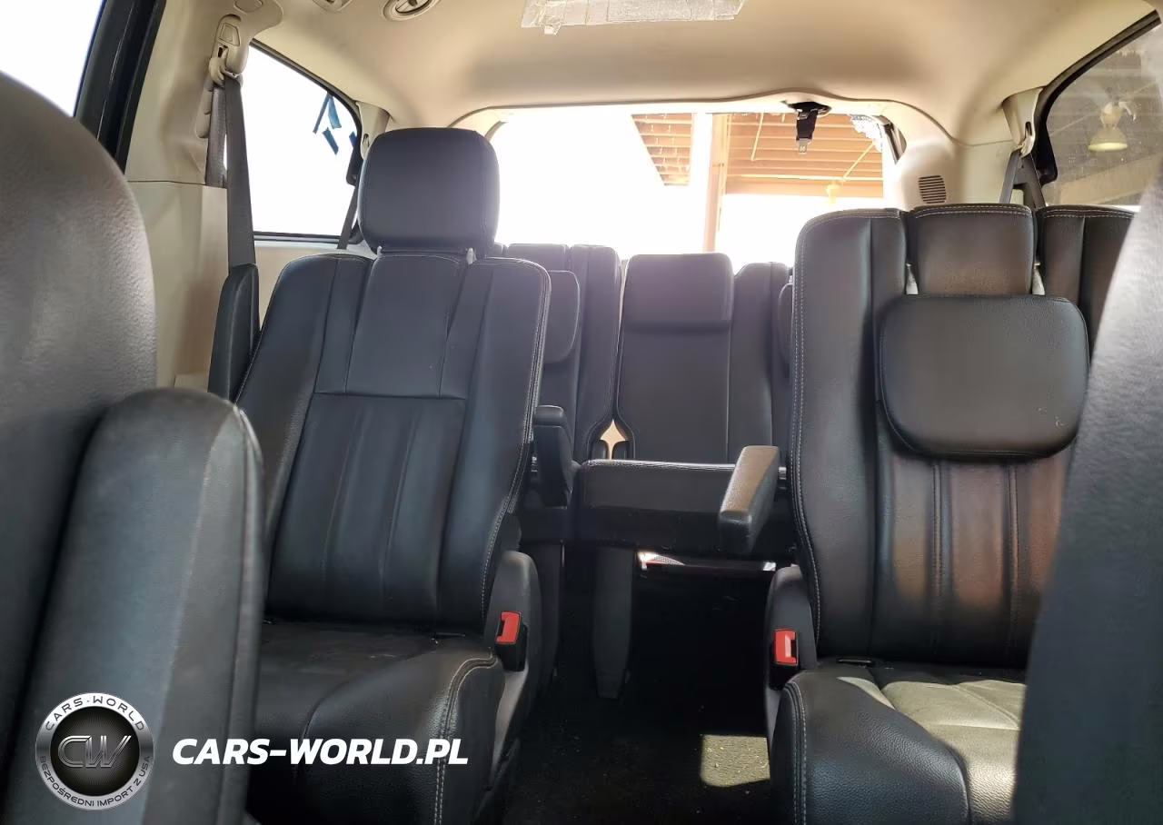 2016 Chrysler Town & Country Touring VIN:2C4RC1BG4GR165550 - 10