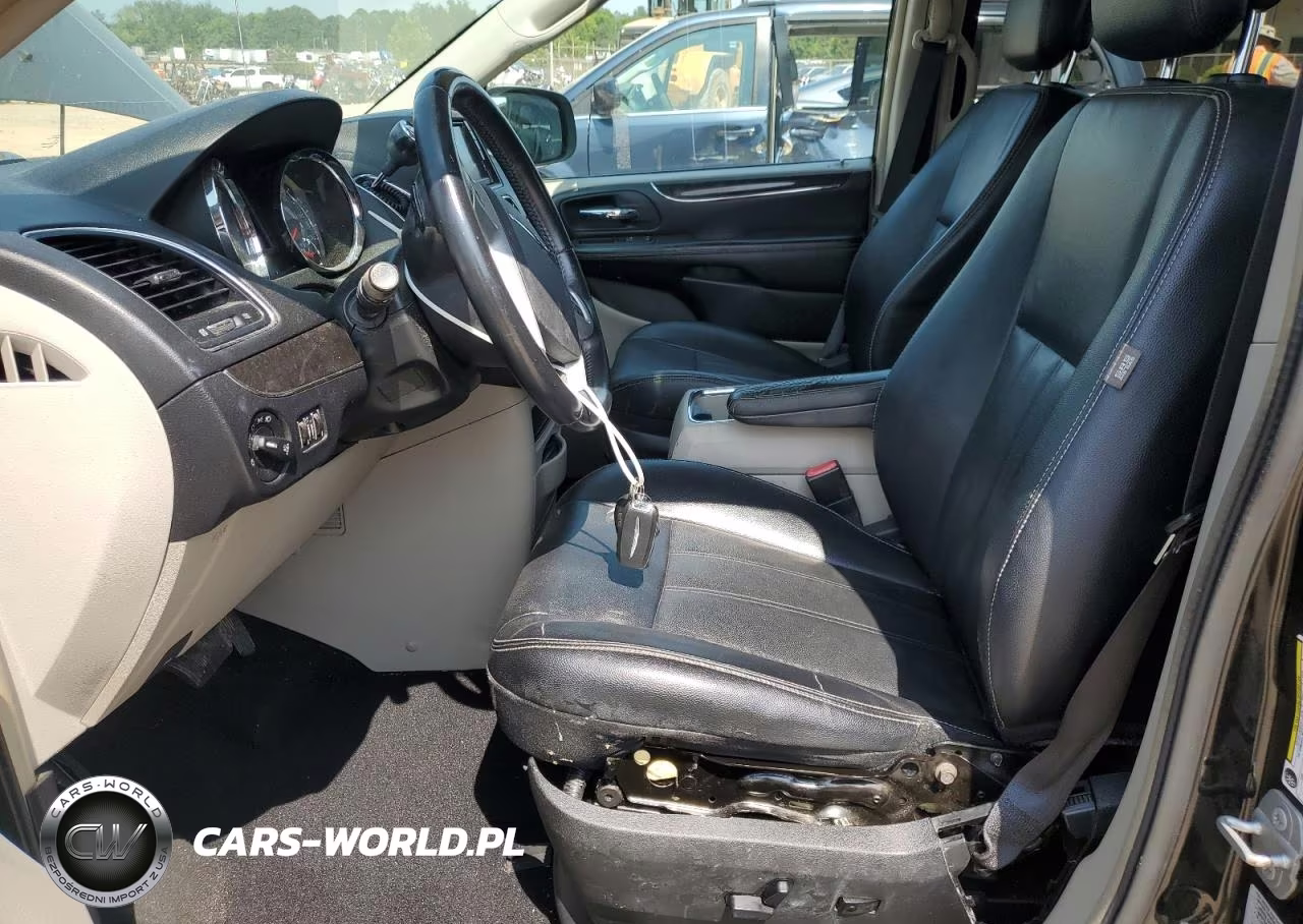 2016 Chrysler Town & Country Touring VIN:2C4RC1BG4GR165550 - 7