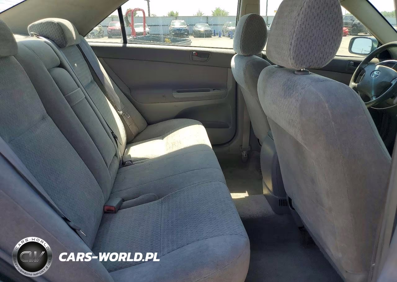 2002 Toyota Camry Le VIN:JTDBE32KX20063345 - 10